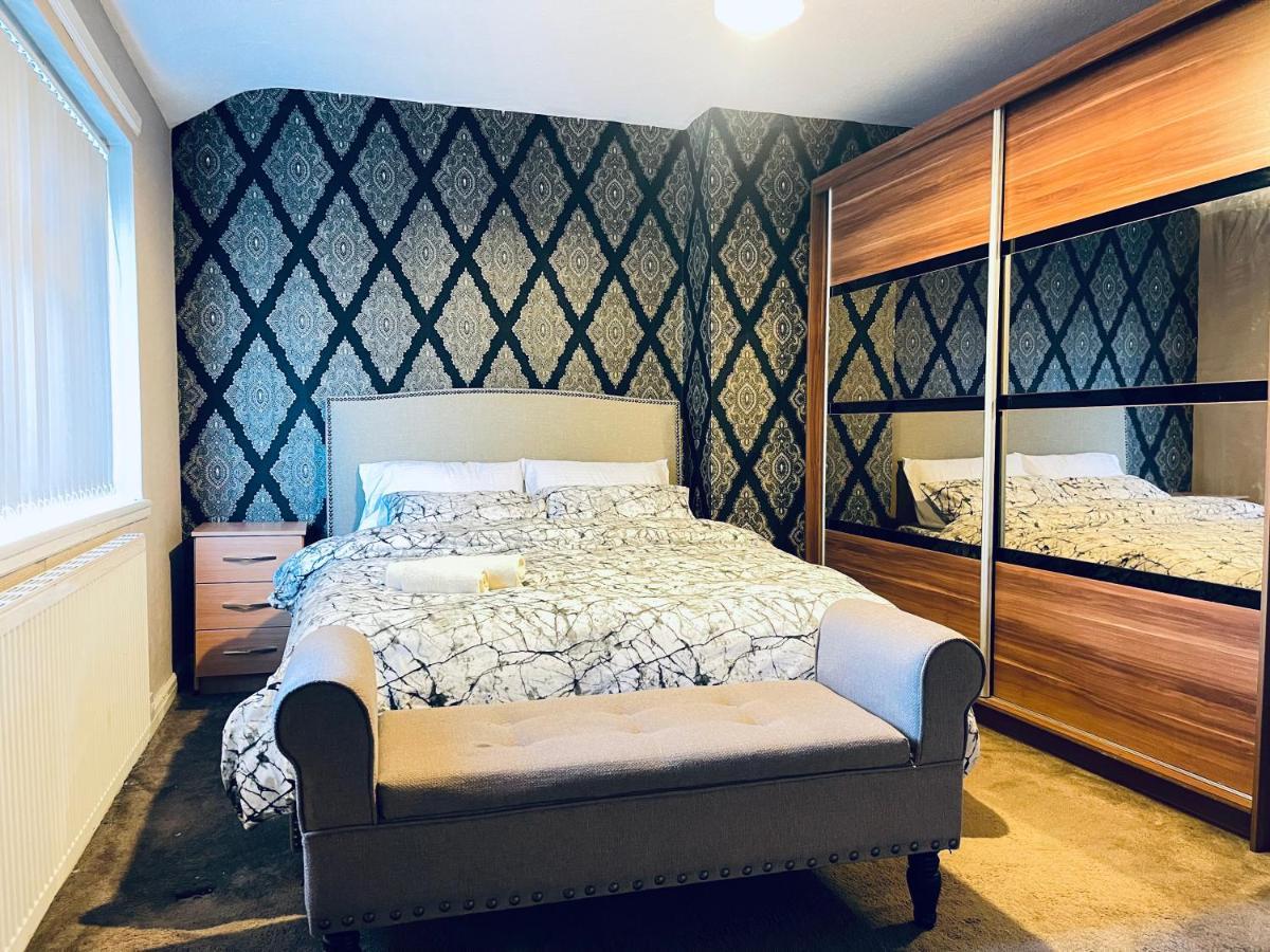3 Bedroom Holiday House,Close To M6-Express Way To Centre バーミンガム エクステリア 写真