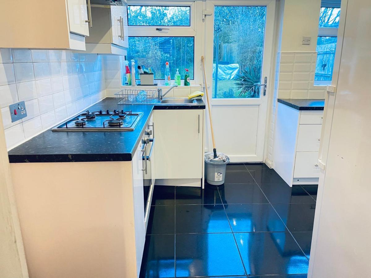 3 Bedroom Holiday House,Close To M6-Express Way To Centre バーミンガム エクステリア 写真