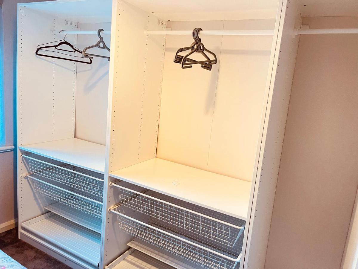 3 Bedroom Holiday House,Close To M6-Express Way To Centre バーミンガム エクステリア 写真