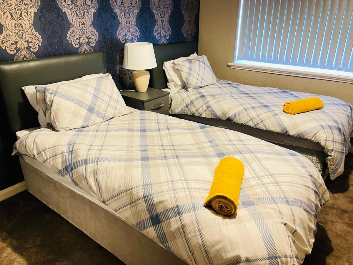 3 Bedroom Holiday House,Close To M6-Express Way To Centre バーミンガム エクステリア 写真