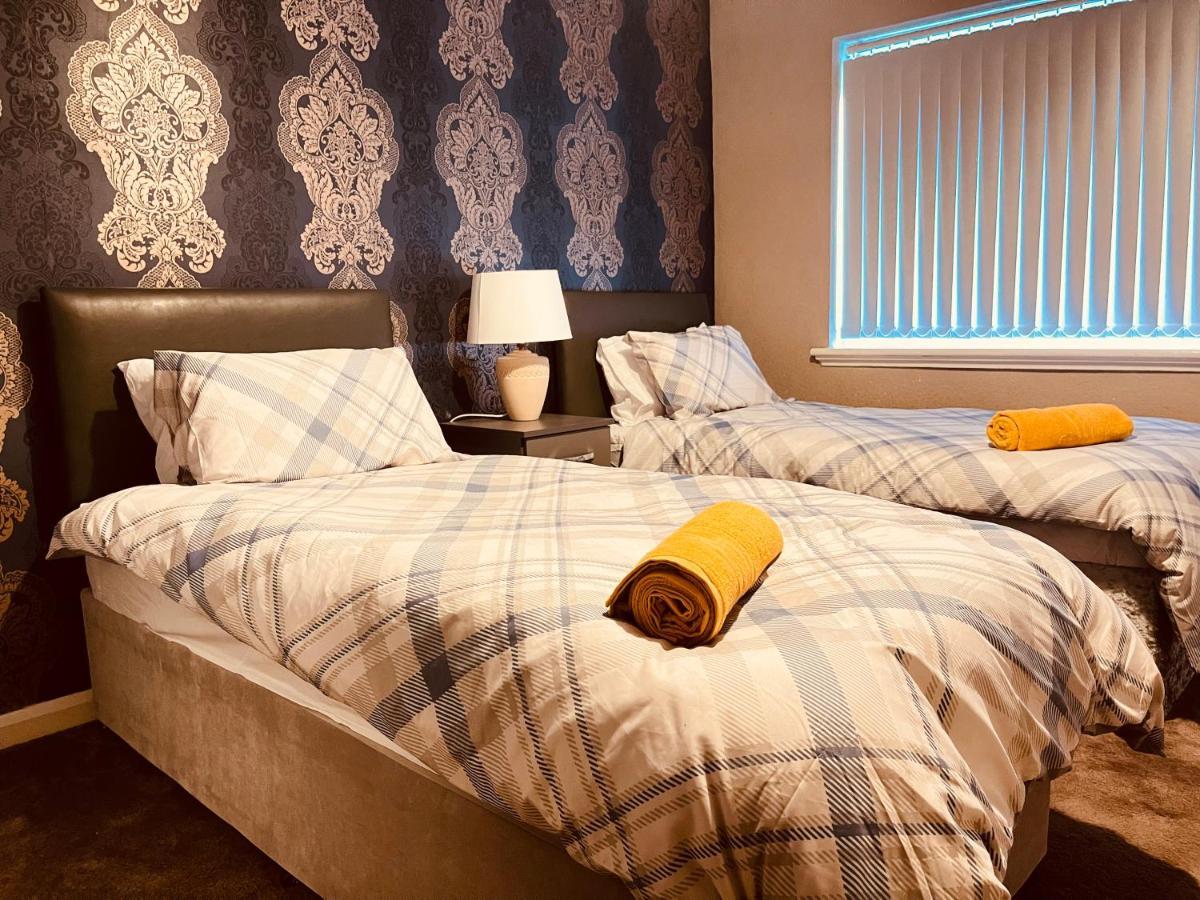 3 Bedroom Holiday House,Close To M6-Express Way To Centre バーミンガム エクステリア 写真