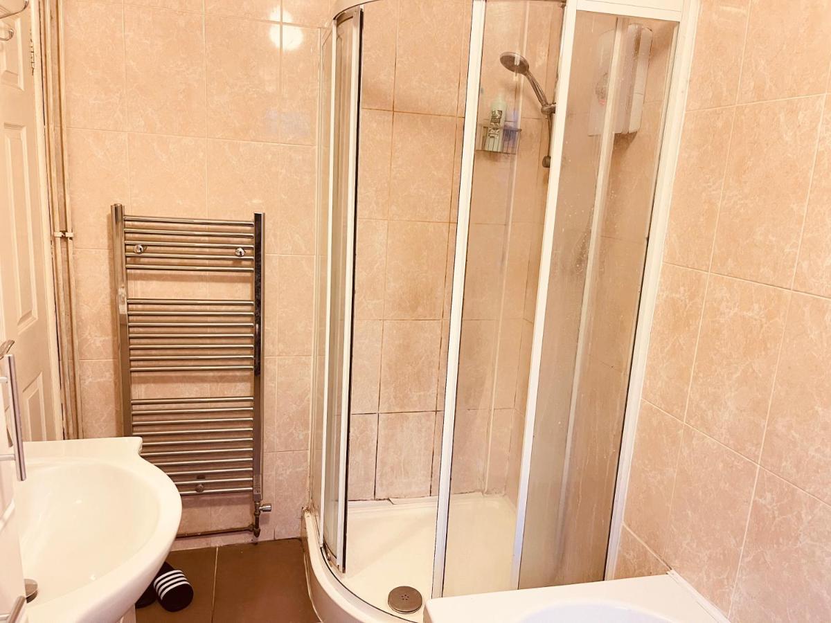 3 Bedroom Holiday House,Close To M6-Express Way To Centre バーミンガム エクステリア 写真